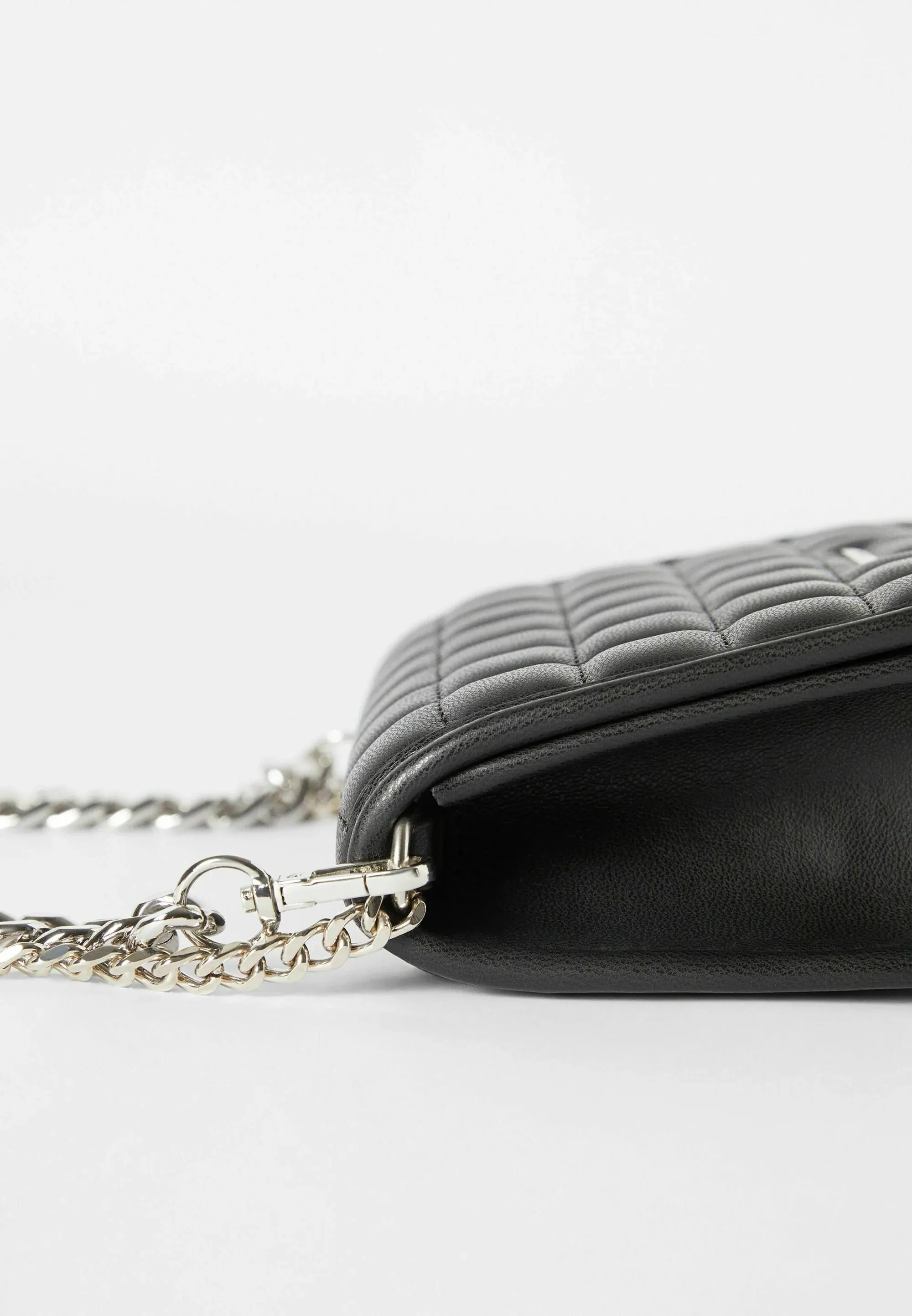 MIT KETTEN - Across body bag - Bershka