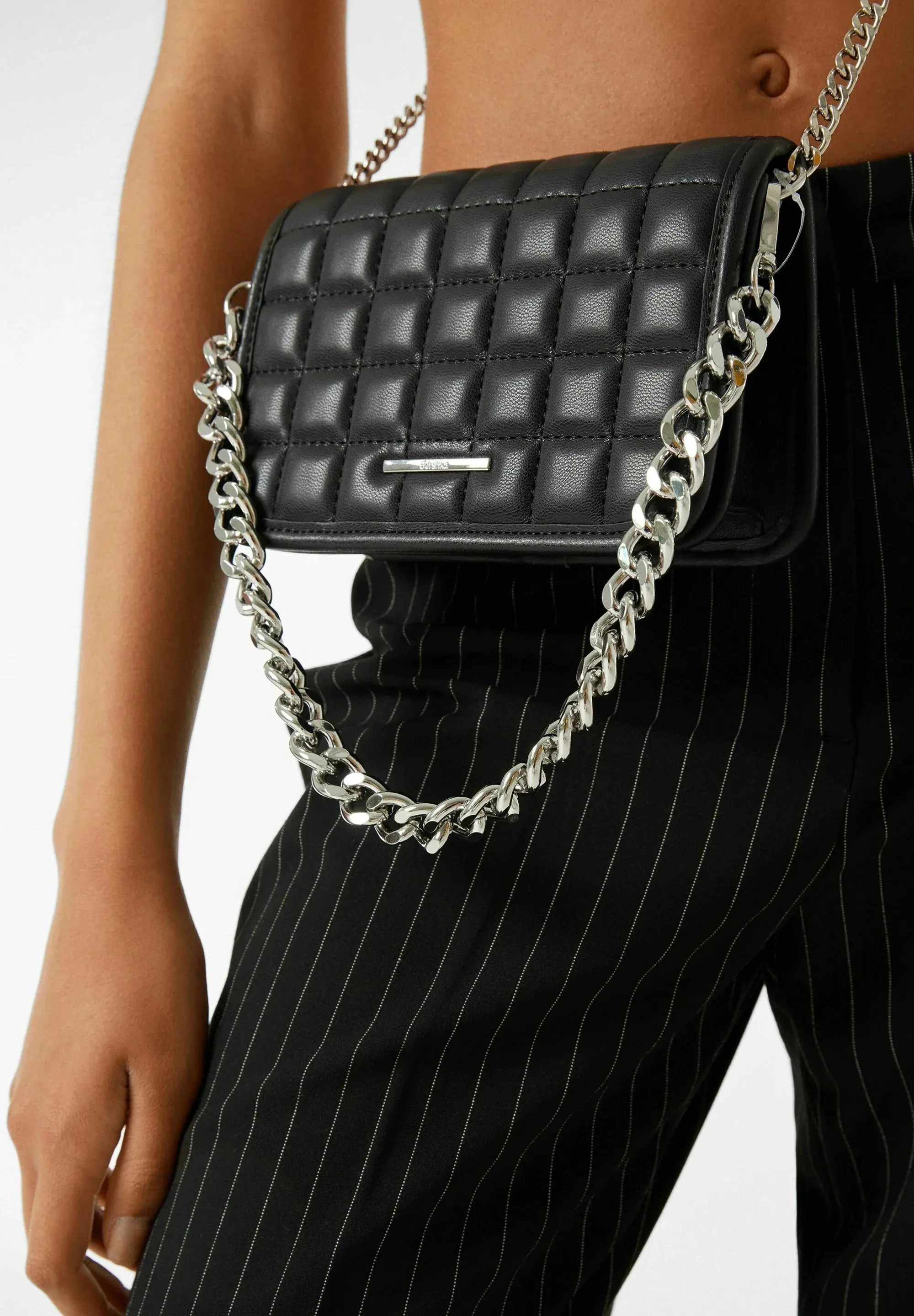 MIT KETTEN - Across body bag - Bershka