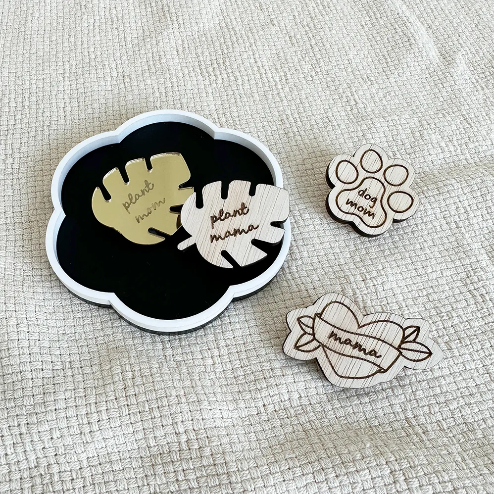 Mum Brooch